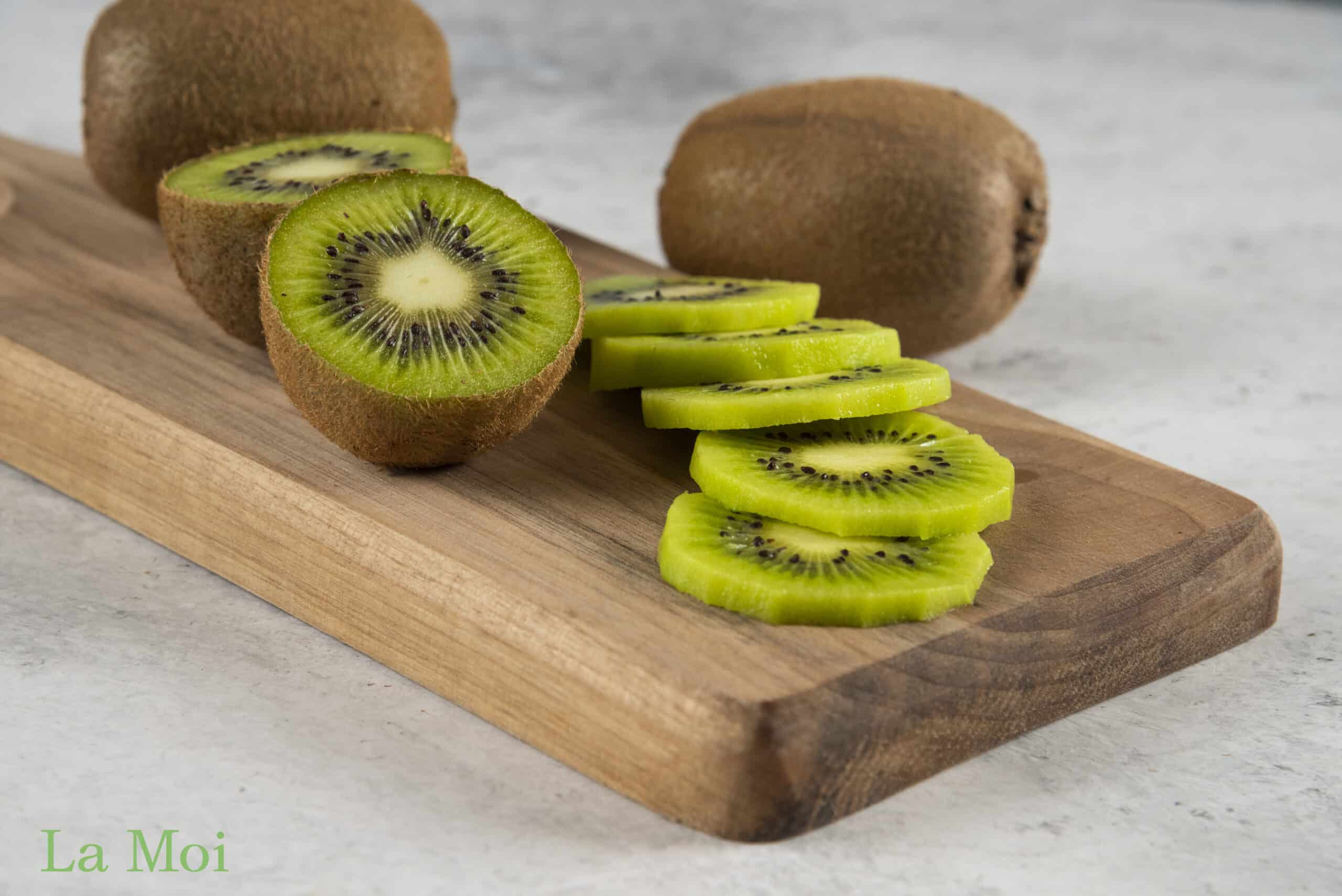 Kiwi là nguồn vitamin C giúp tăng đề kháng cho trẻ